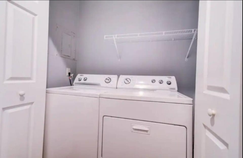 Cozy King bed and Queen Sofa bed Apt Apartment in Decatur