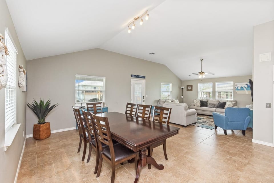 Latitude Adjustment - PRIVATE POOL/ELEVATOR! House in Port Aransas