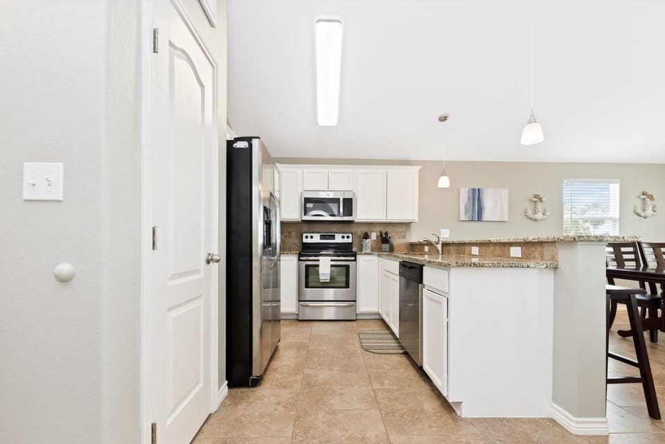 Latitude Adjustment - PRIVATE POOL/ELEVATOR! House in Port Aransas