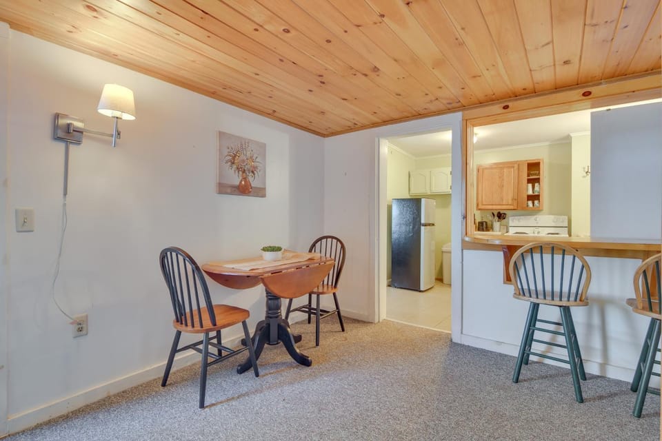 Lakefront Oakland Vacation Rental w/ Dock + Views! Apartment in Waterville