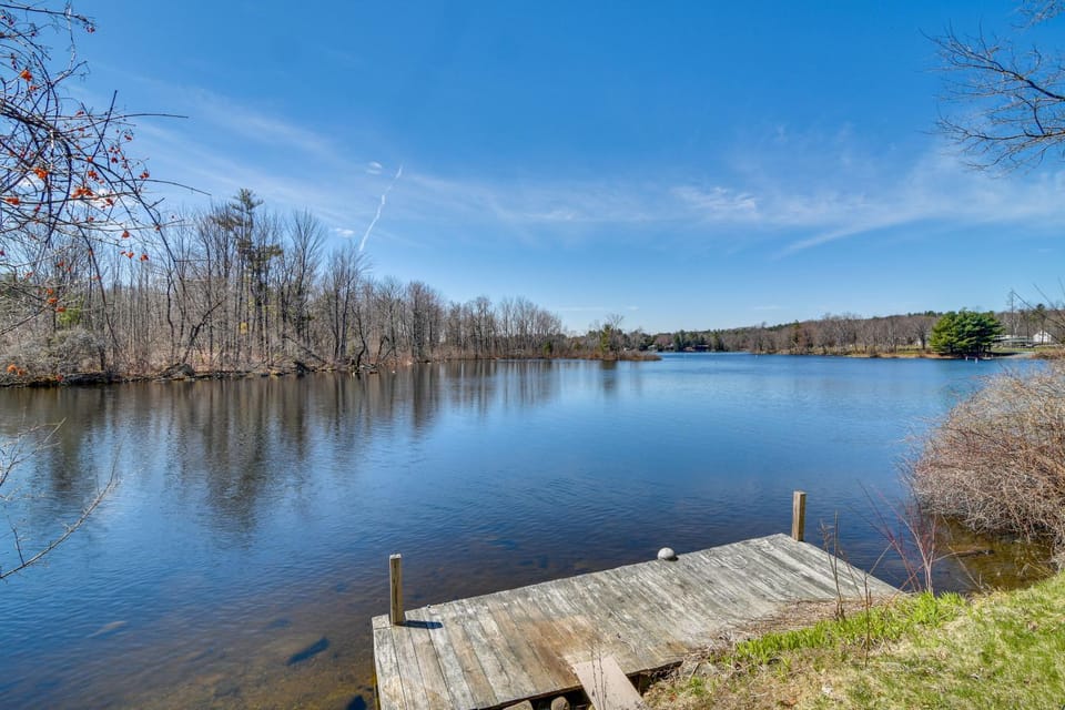 Oakland Apt on Messalonskee Lake w/ Dock Access! Apartment in Waterville