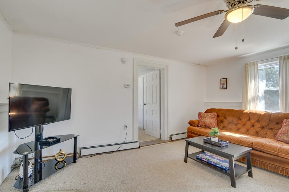 Oakland Apt on Messalonskee Lake w/ Dock Access! Apartment in Waterville