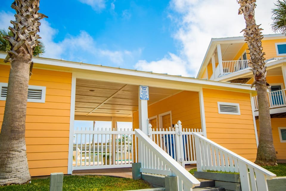 Coconut Hut - Pet Friendly! Boardwalk to the Beach! - Pet Friendly! Boardwalk to the Beach! House in Port Aransas