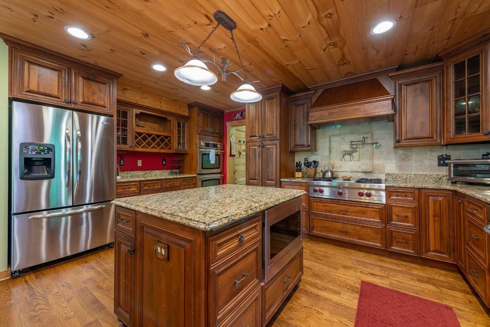 Red Wolf Lodge House in Buncombe County