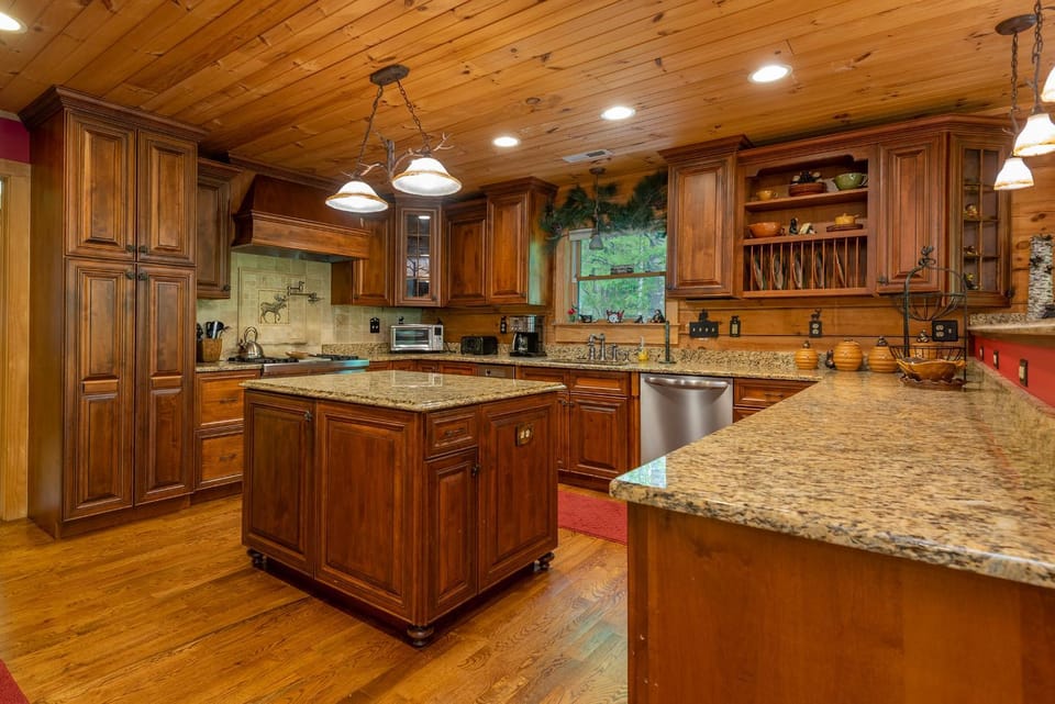 Red Wolf Lodge House in Buncombe County