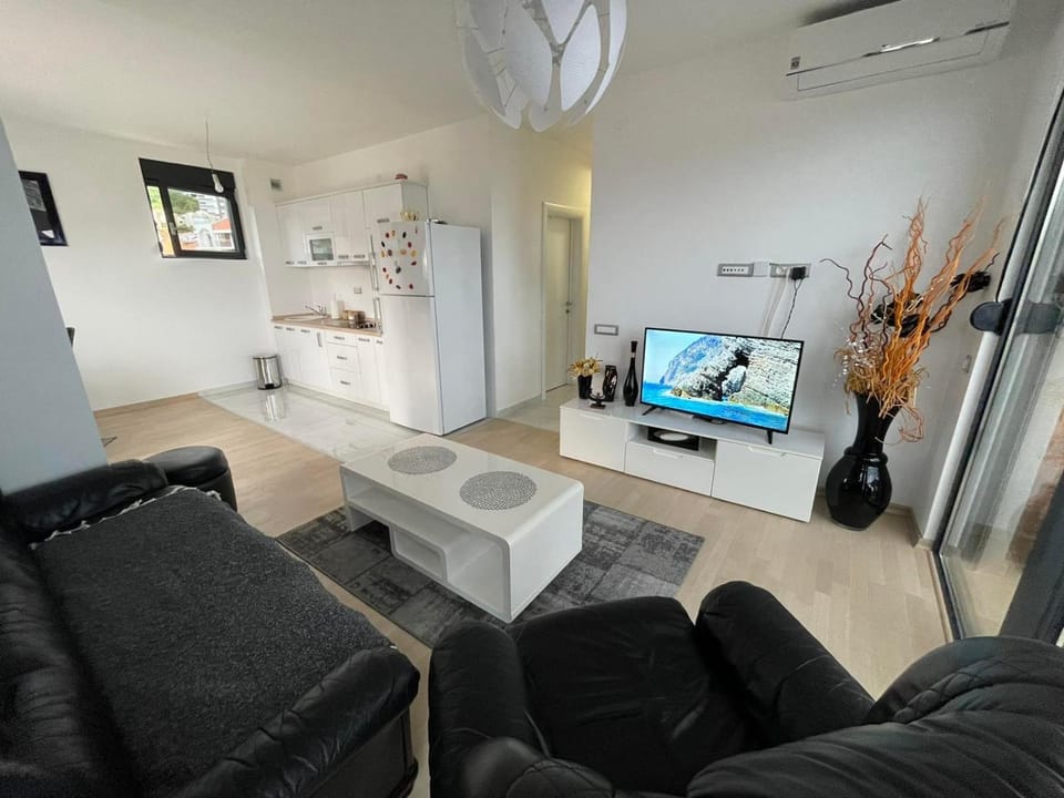 TV and multimedia, Kitchen or kitchenette, Living room