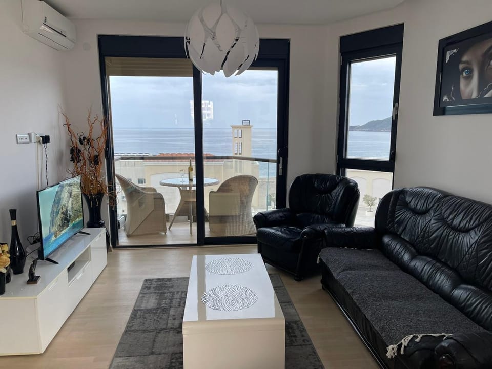 TV and multimedia, Living room, Sea view