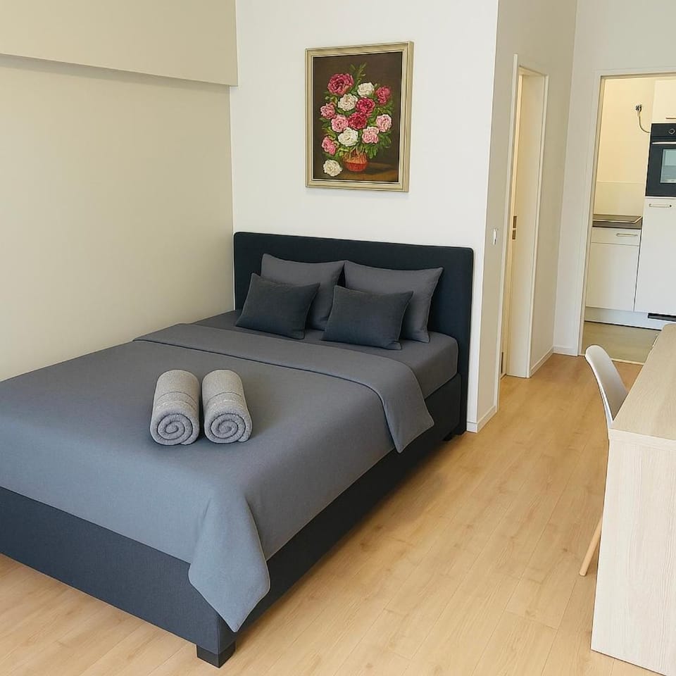 Bed, Photo of the whole room, Bedroom