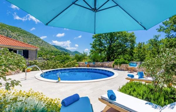 Villa Kate - outdoor pool, 4 bedrooms, free parking Villa in Dubrovnik-Neretva County