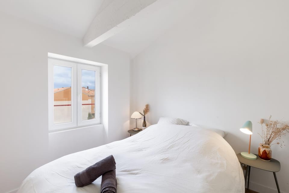 Bed, Photo of the whole room, Bedroom, internet, storage, towels