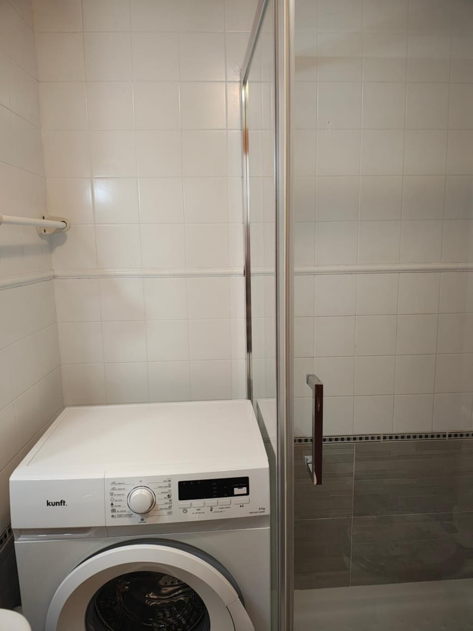 Bathroom, washing machine