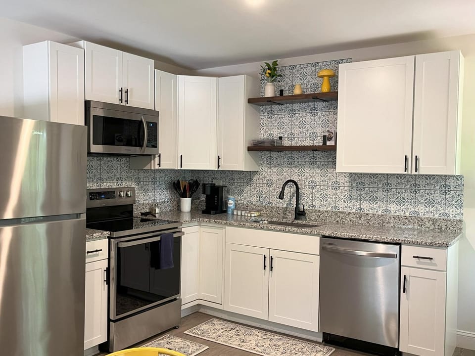 Coffee/tea facilities, Kitchen or kitchenette, dishwasher, minibar, pet friendly, pet friendly, stove, stove, toaster, toaster, kitchen, kitchen