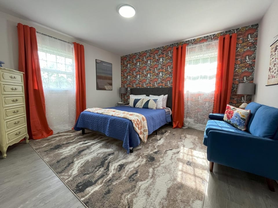 Bed, Seating area, Bedroom