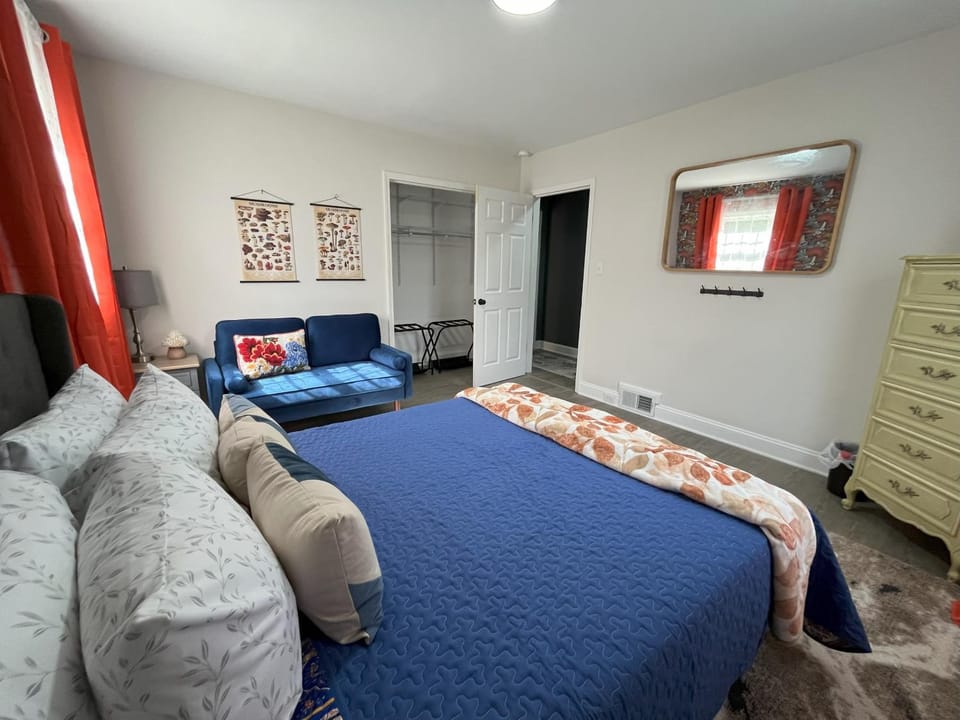 Seating area, Bedroom