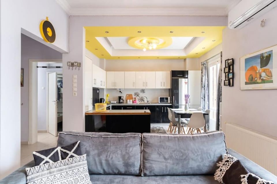 Kitchen or kitchenette, Living room, Seating area, Dining area, minibar, pet friendly, stove