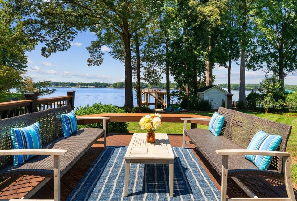 Lakefront Living w/Optional Boat Rental House in Mooresville