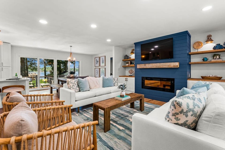 Lakefront Living w/Optional Boat Rental House in Mooresville