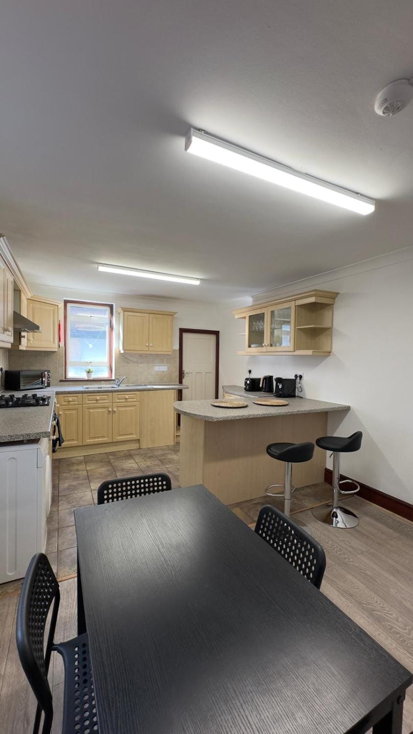Kitchen or kitchenette, Dining area, stove