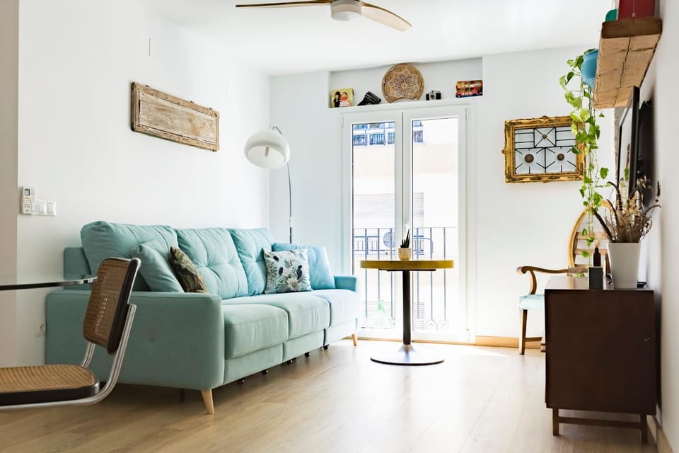 Living room, Dining area, fireplace, air conditioner