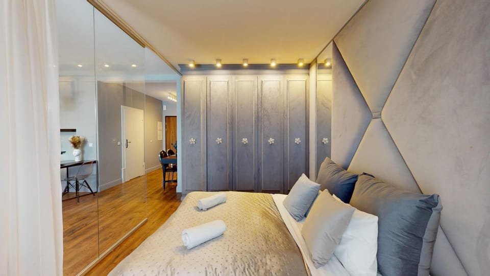 Bedroom, wardrobe
