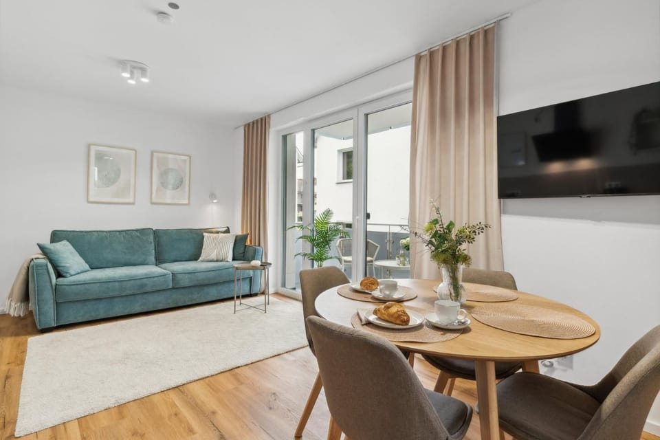 TV and multimedia, Balcony/Terrace, Living room, Seating area, Dining area