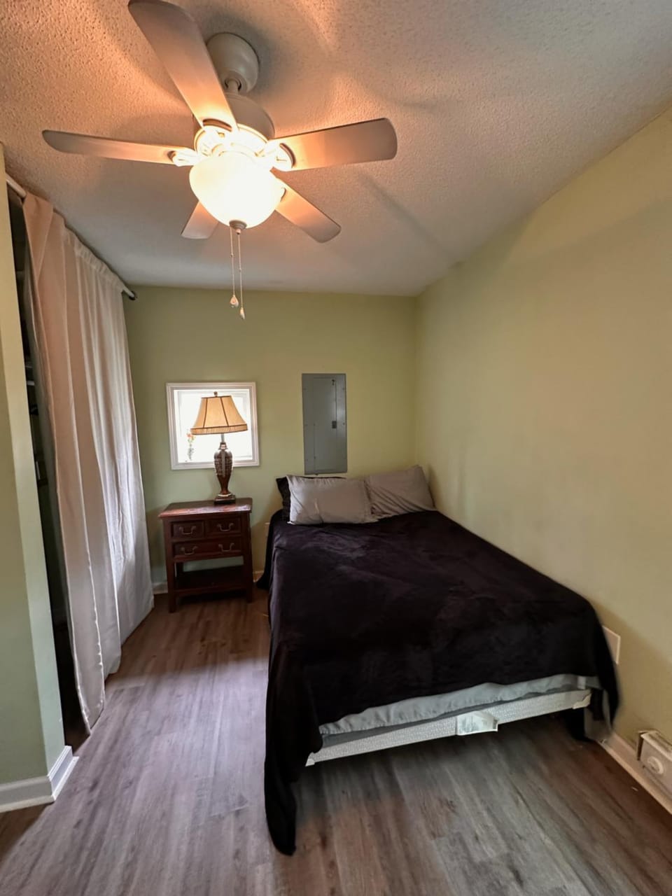 Bed, Bedroom, fireplace