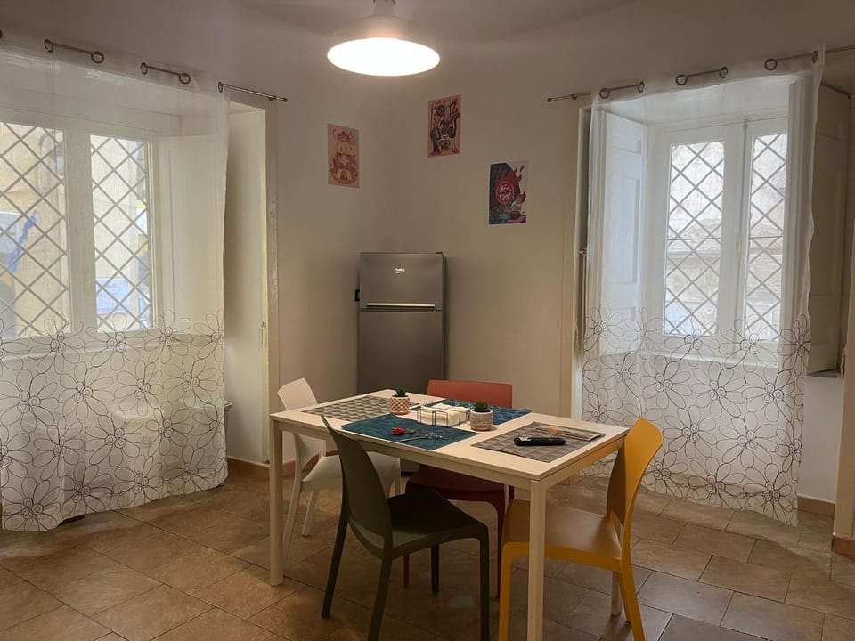 Kitchen or kitchenette, Communal kitchen