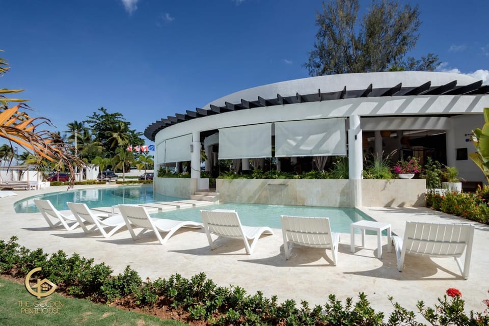 Property building, Swimming pool, Swimming pool