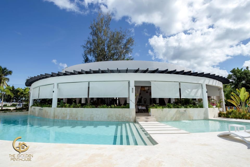 Restaurant/places to eat, Pool view, Swimming pool, Swimming pool, Breakfast