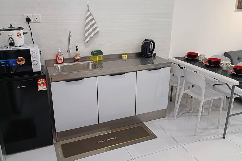 Kitchen or kitchenette, Dining area, oven, stove