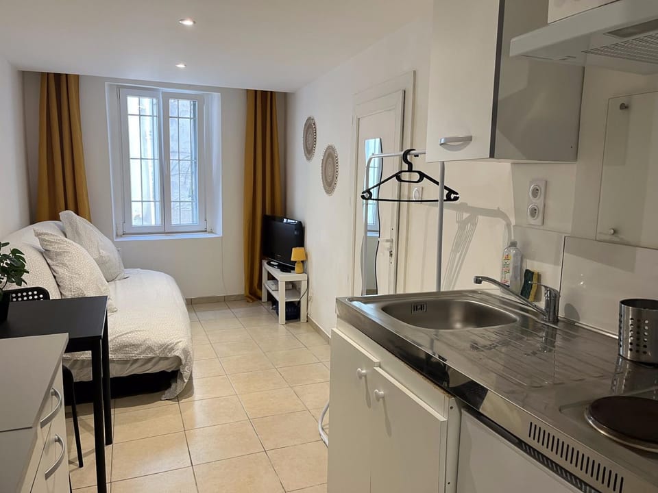 Studio équipé confort proche de toutes commodités Apartment in La Seyne-sur-Mer