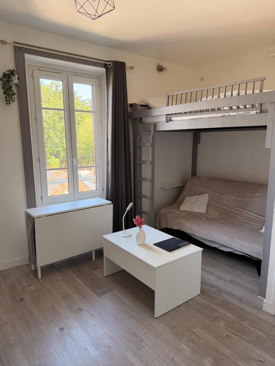 Studio à 100m à pied de la plage et de la digue du sillon Apartment in St-Malo