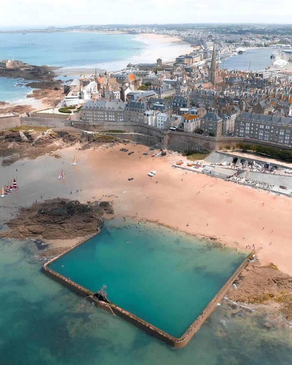 Studio à 100m à pied de la plage et de la digue du sillon Apartment in St-Malo