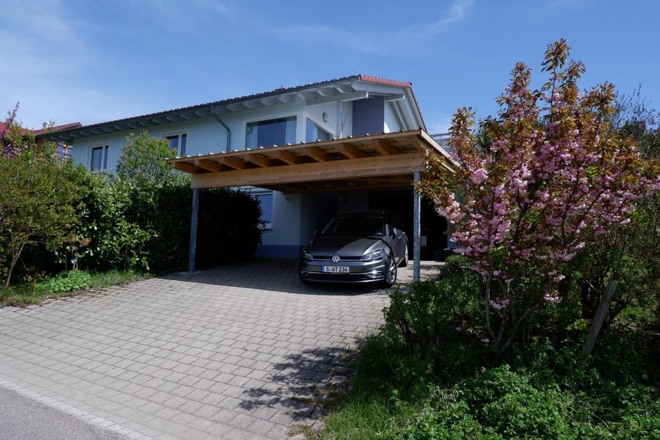 Property building, Garden, Parking