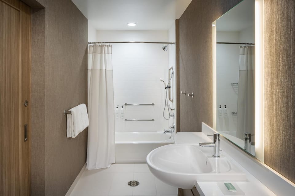 Shower, Bathroom, Bath, towels