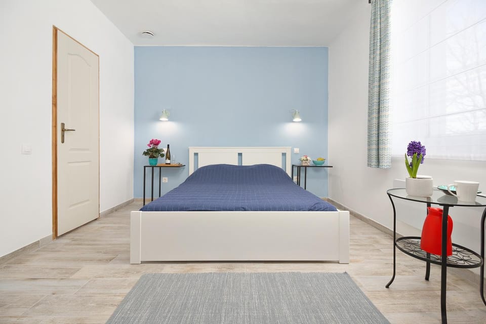 Bed, Photo of the whole room