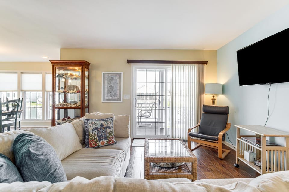 Near Beaches & Shops: Canal-Front Selbyville Home House in Sussex County