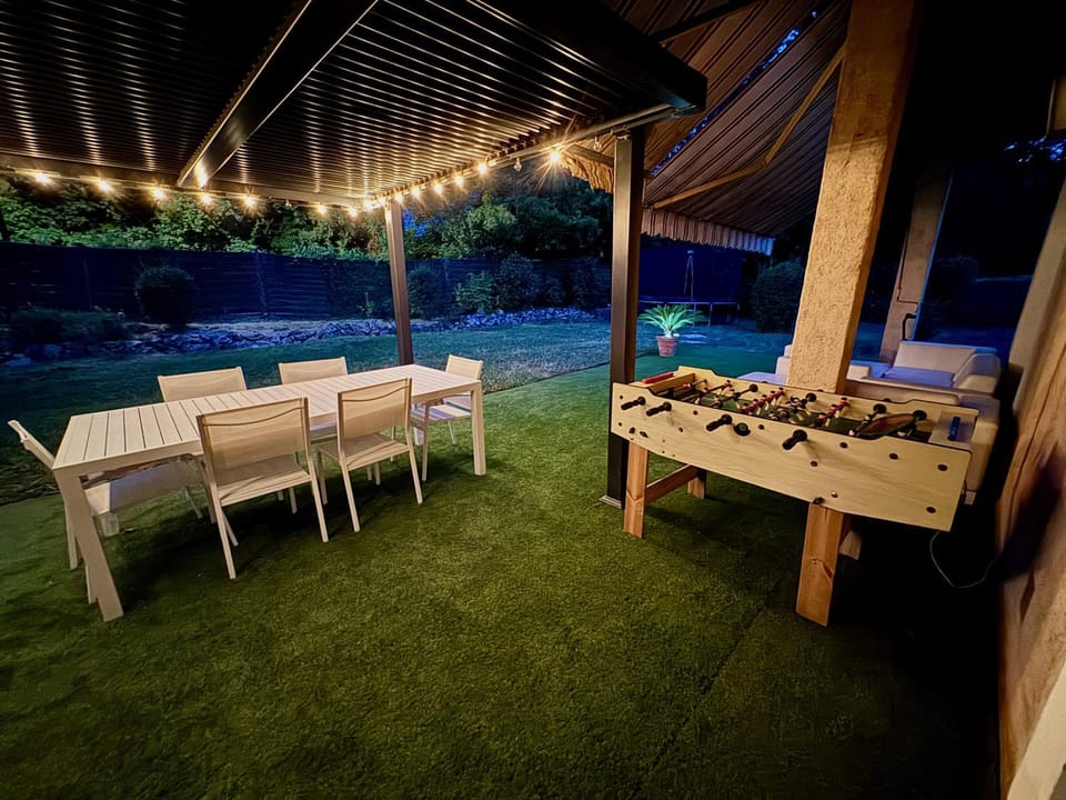 Patio, Garden, Dining area, Garden view