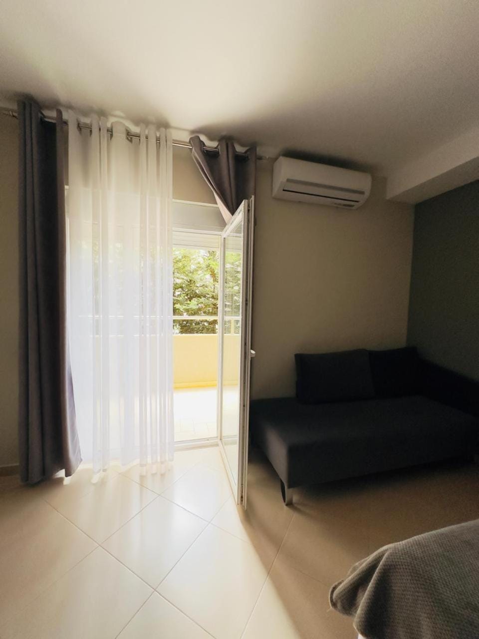 Balcony/Terrace, Seating area, acessibility, air conditioner