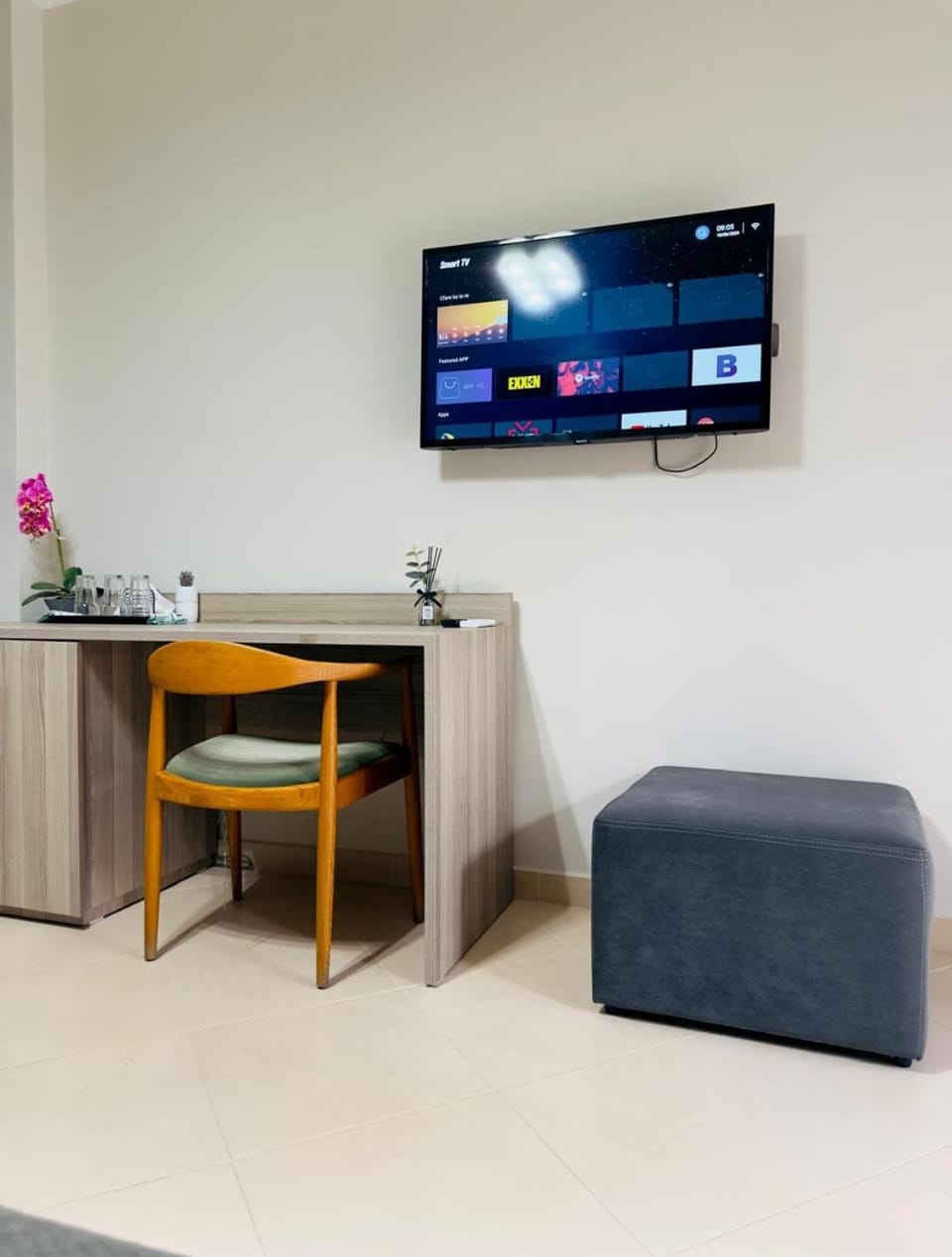 TV and multimedia, Seating area