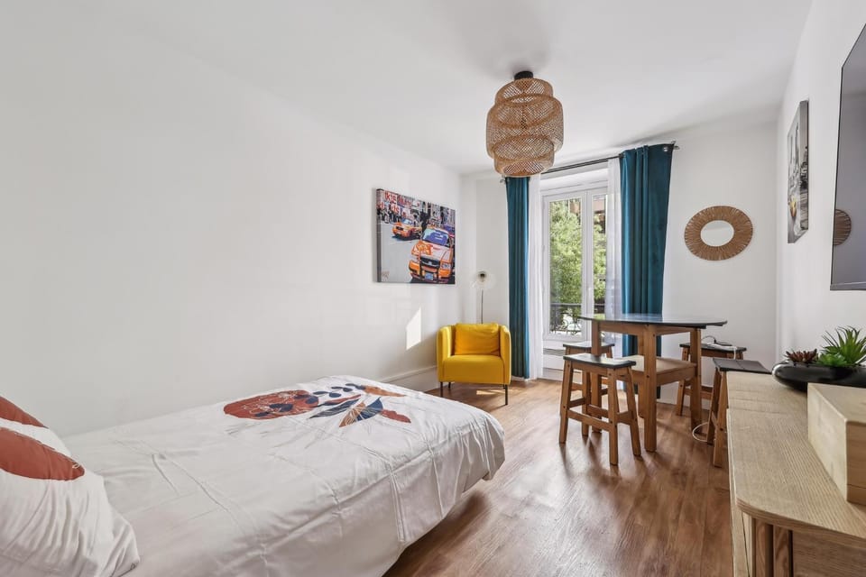 Paris Elegant 1BR, AC, Metro 2min, Montparnasse Tower Apartment in Paris