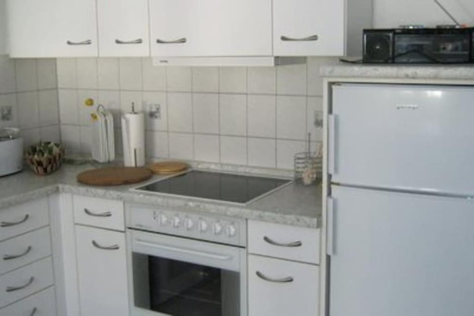 Kitchen or kitchenette, pet friendly, stove