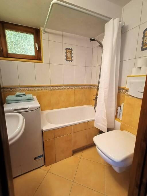 Toilet, Bathroom, Bath, towels