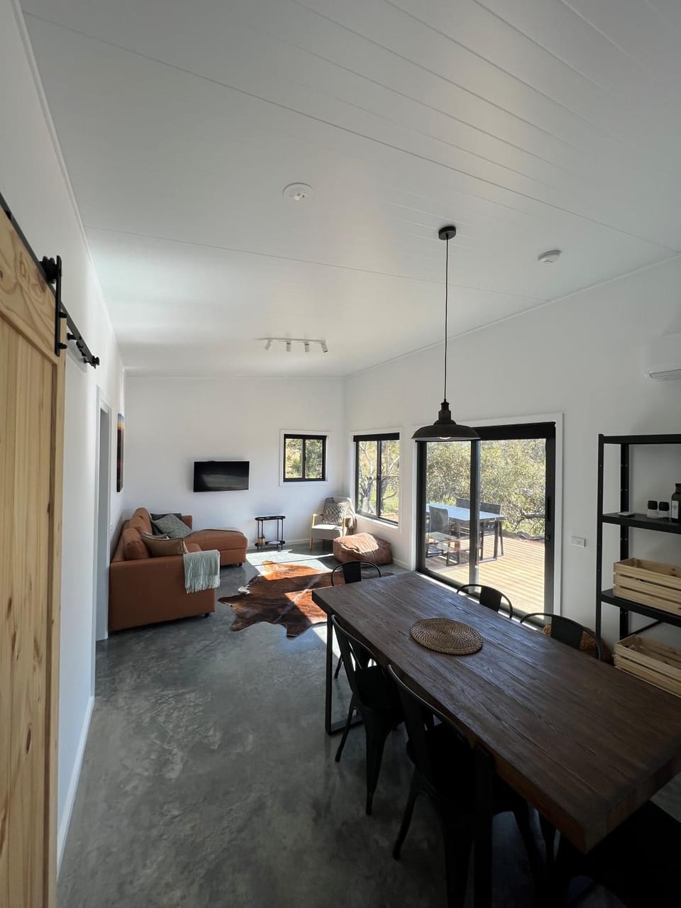 Living room, Photo of the whole room, Seating area, Dining area