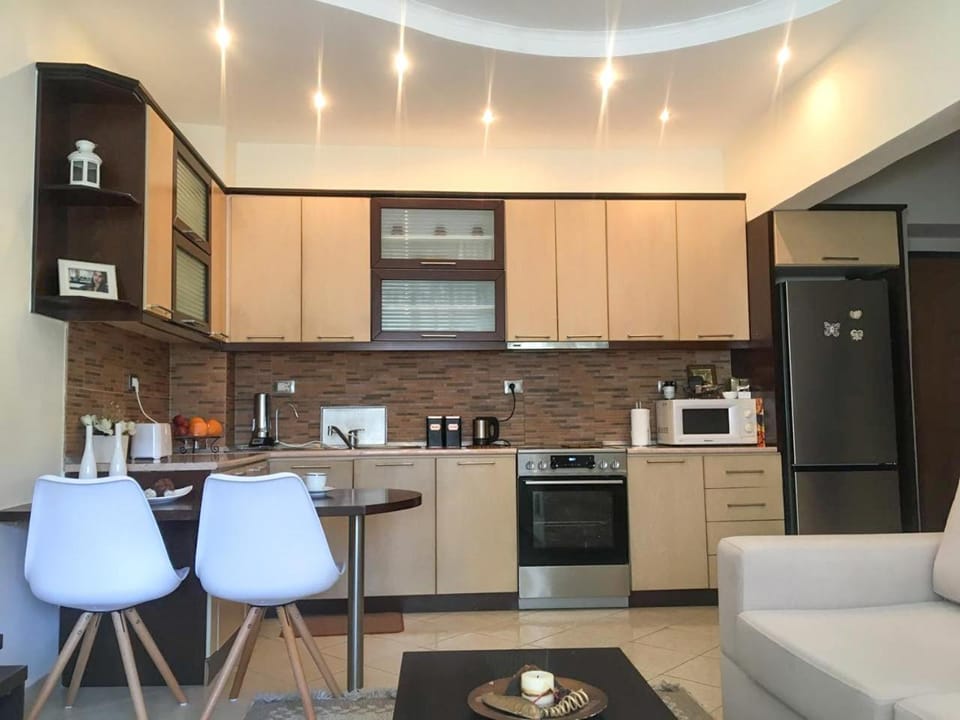 Kitchen or kitchenette, Seating area, Dining area