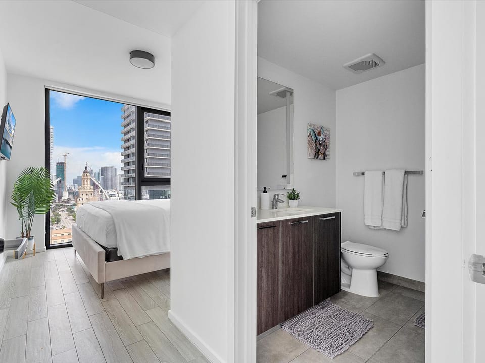 Toilet, Bed, Bathroom, Photo of the whole room, Bedroom, towels