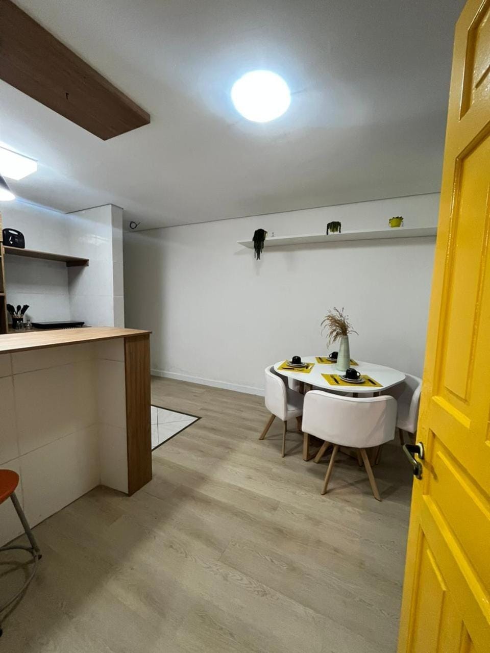 Kitchen or kitchenette, Seating area, Dining area