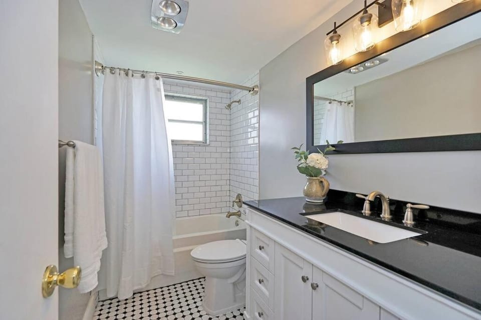 Cozy house with heated pool near the beach House in Lighthouse Point