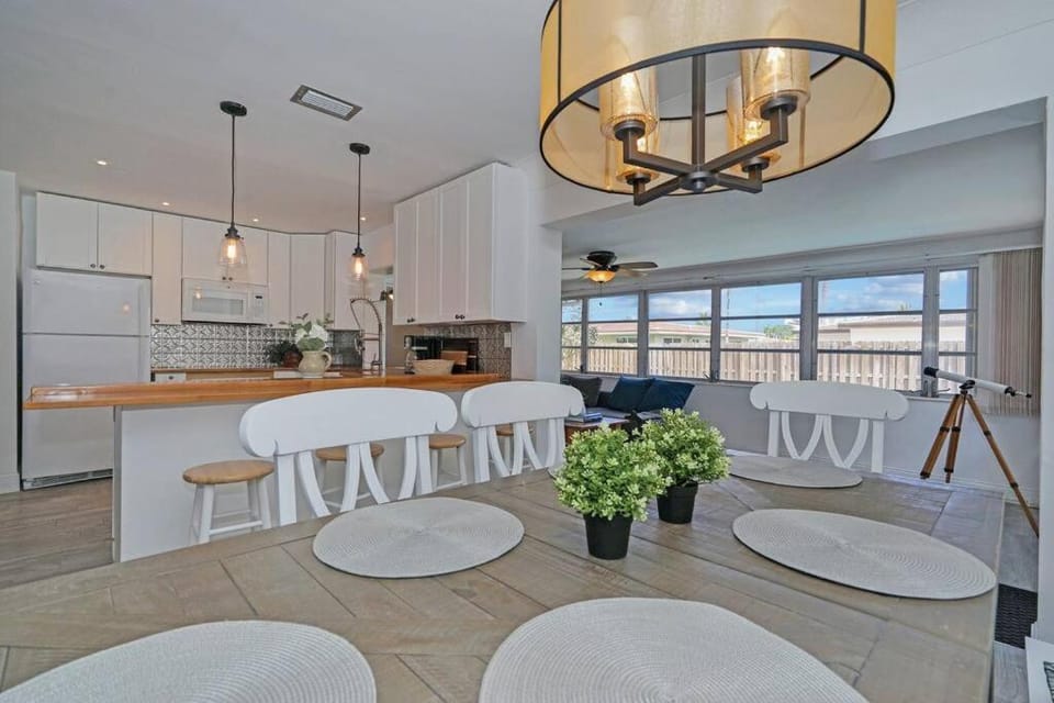Cozy house with heated pool near the beach House in Lighthouse Point