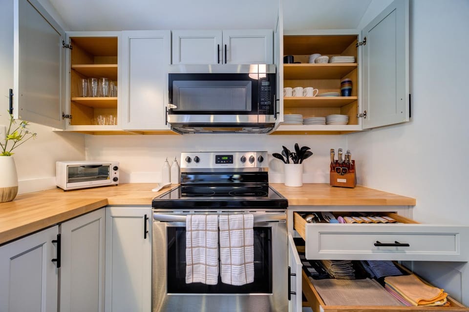 Kitchen or kitchenette, dishwasher, minibar, pet friendly, stove, toaster